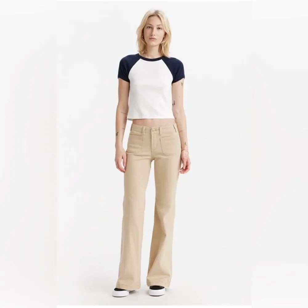 Levi’s Superlow Flare Jeans in tan NWT 31